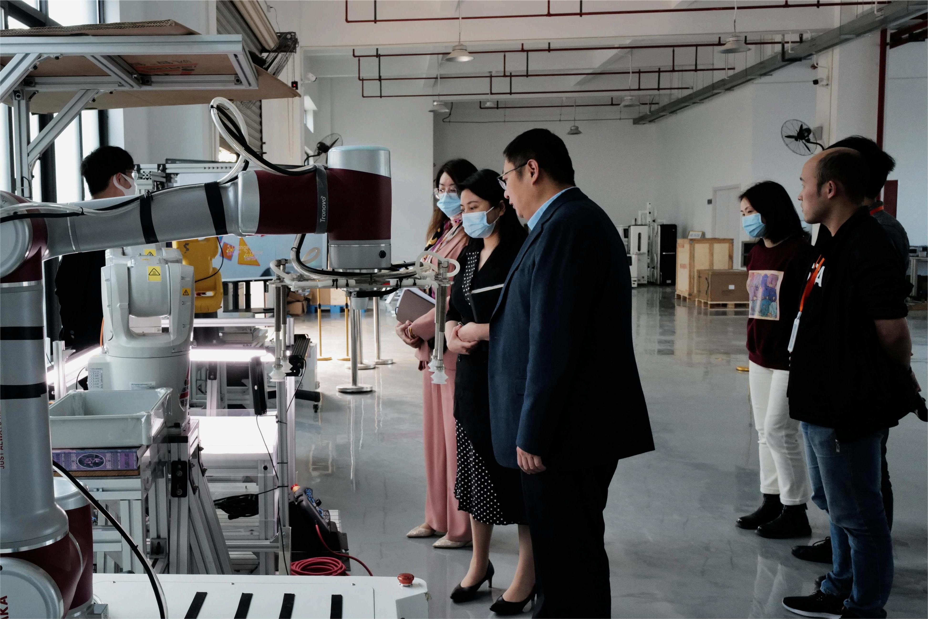 江川路街道、投促中心領(lǐng)導、新時達機器人蒞臨颯智智能(圖5)